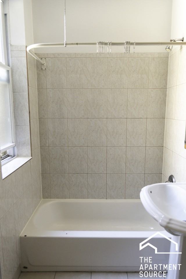 2204 W Foster Ave #2 - Photo 7 of 11
