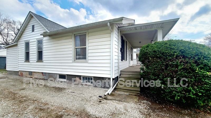1104 S 11th St - Photo 2 of 12