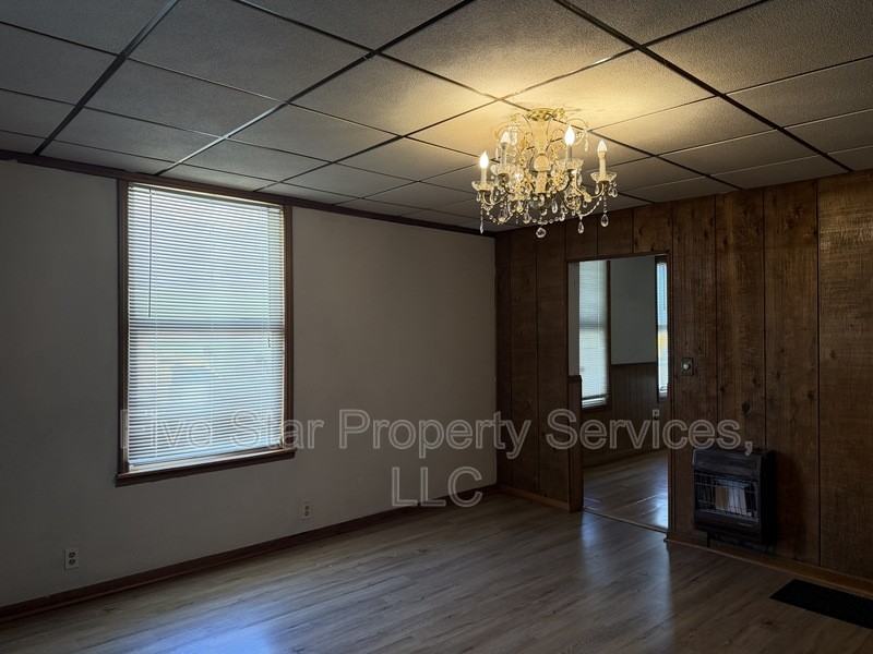 1104 S 11th St - Photo 3 of 12