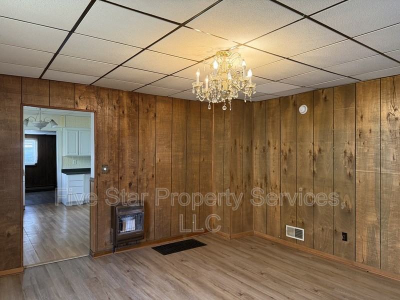1104 S 11th St - Photo 4 of 12