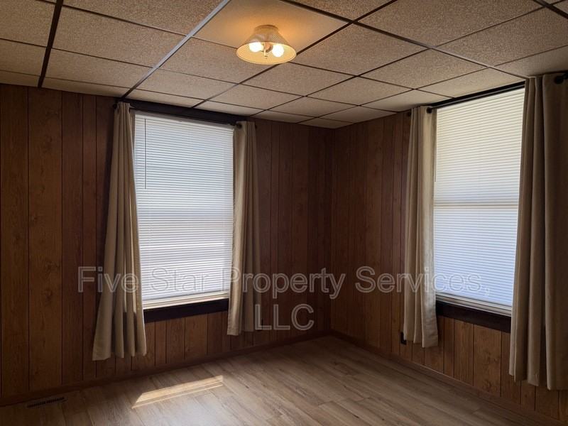 1104 S 11th St - Photo 5 of 12