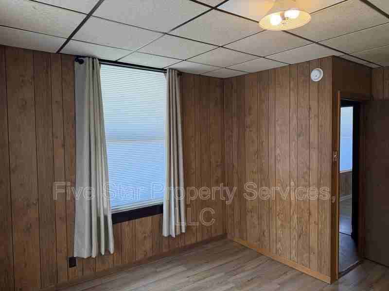 1104 S 11th St - Photo 6 of 12