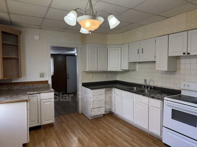 1104 S 11th St - Photo 7 of 12