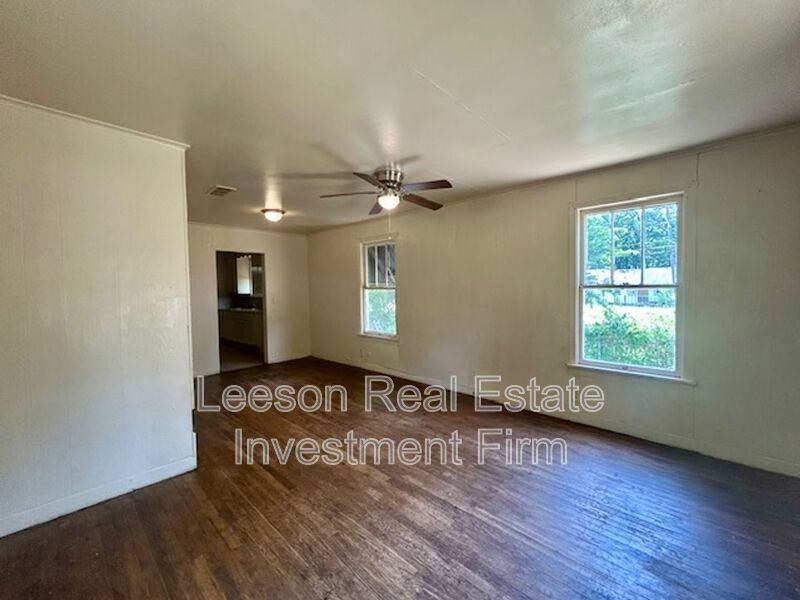 2551 Claiborne Ave - Photo 3 of 13