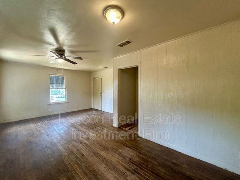 2551 Claiborne Ave - Photo 5 of 13