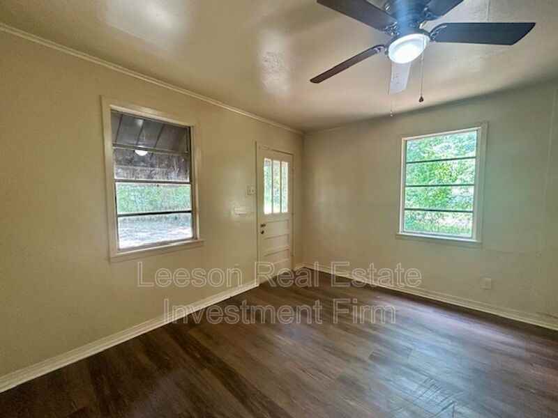 2551 Claiborne Ave - Photo 6 of 13