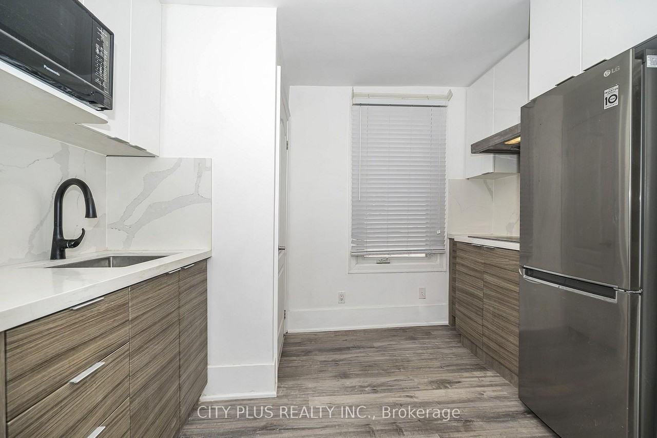 106 Harbord Street #2nd Floor - Photo 7 of 18