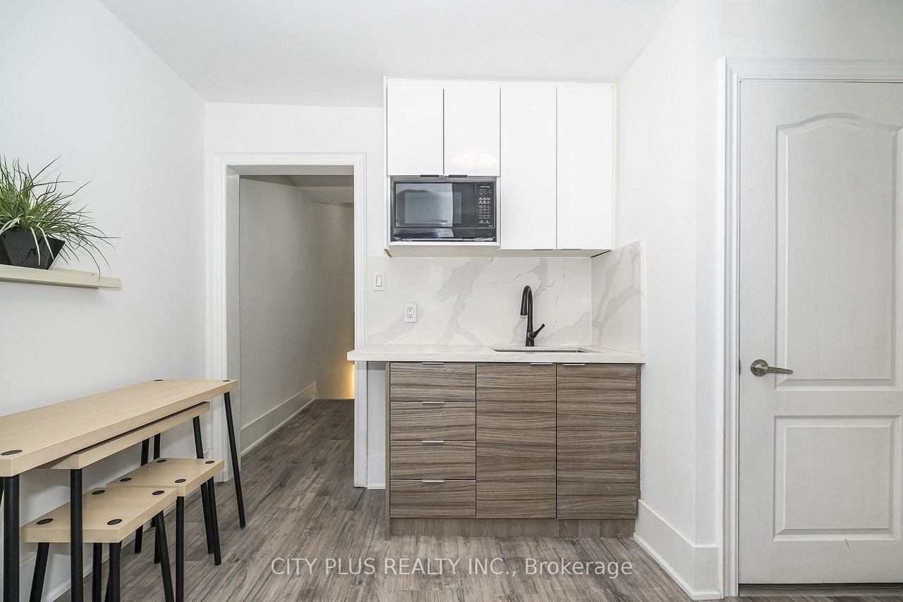 106 Harbord Street #2nd Floor - Photo 5 of 18