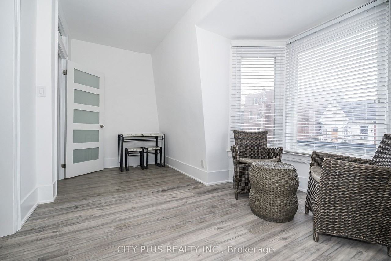 106 Harbord Street #2nd Floor - Photo 4 of 18