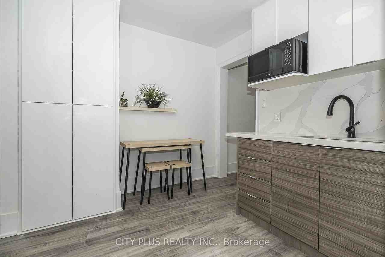 106 Harbord Street #2nd Floor - Photo 6 of 18