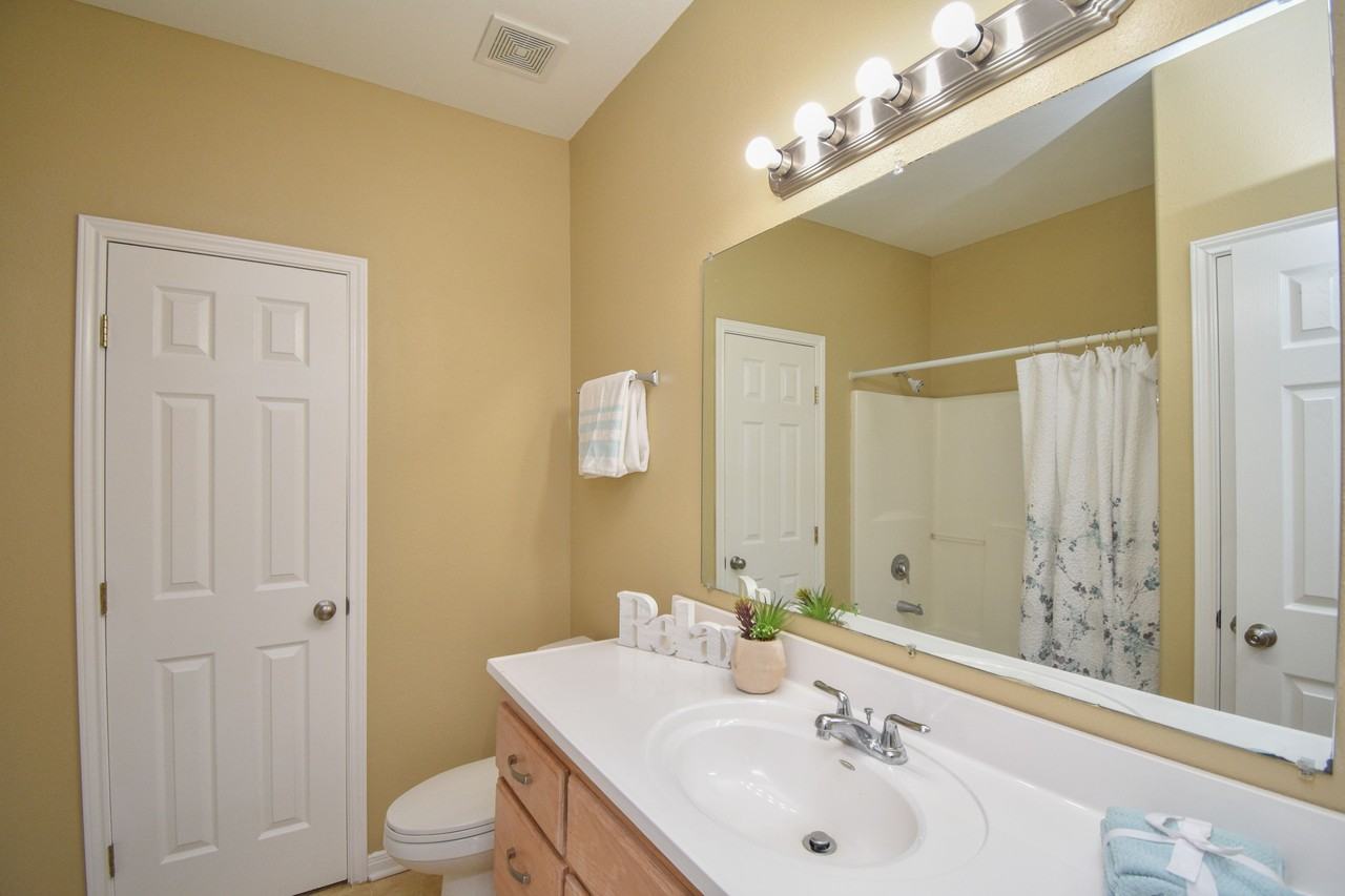 130 Sherwood DrApt B #B - Photo 3 of 6