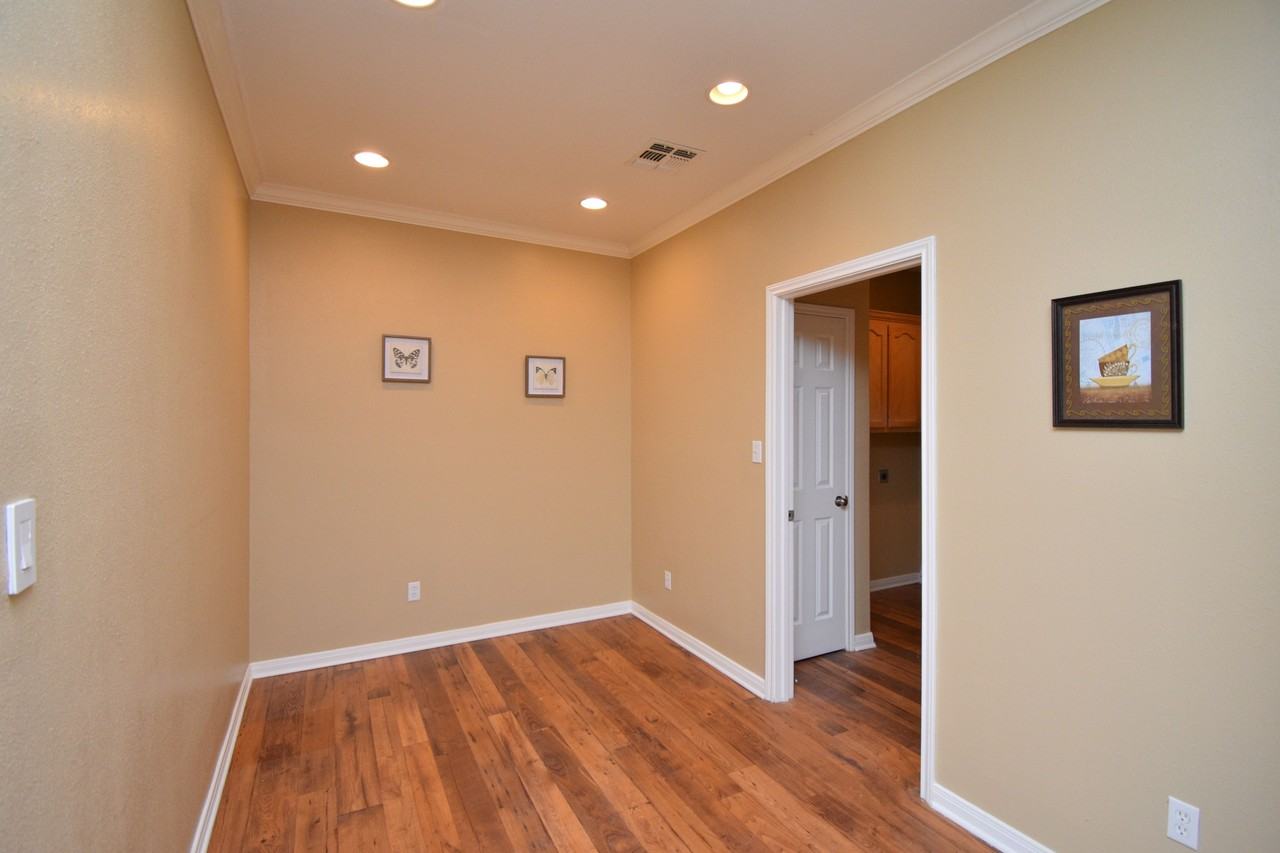 130 Sherwood DrApt B #B - Photo 5 of 6