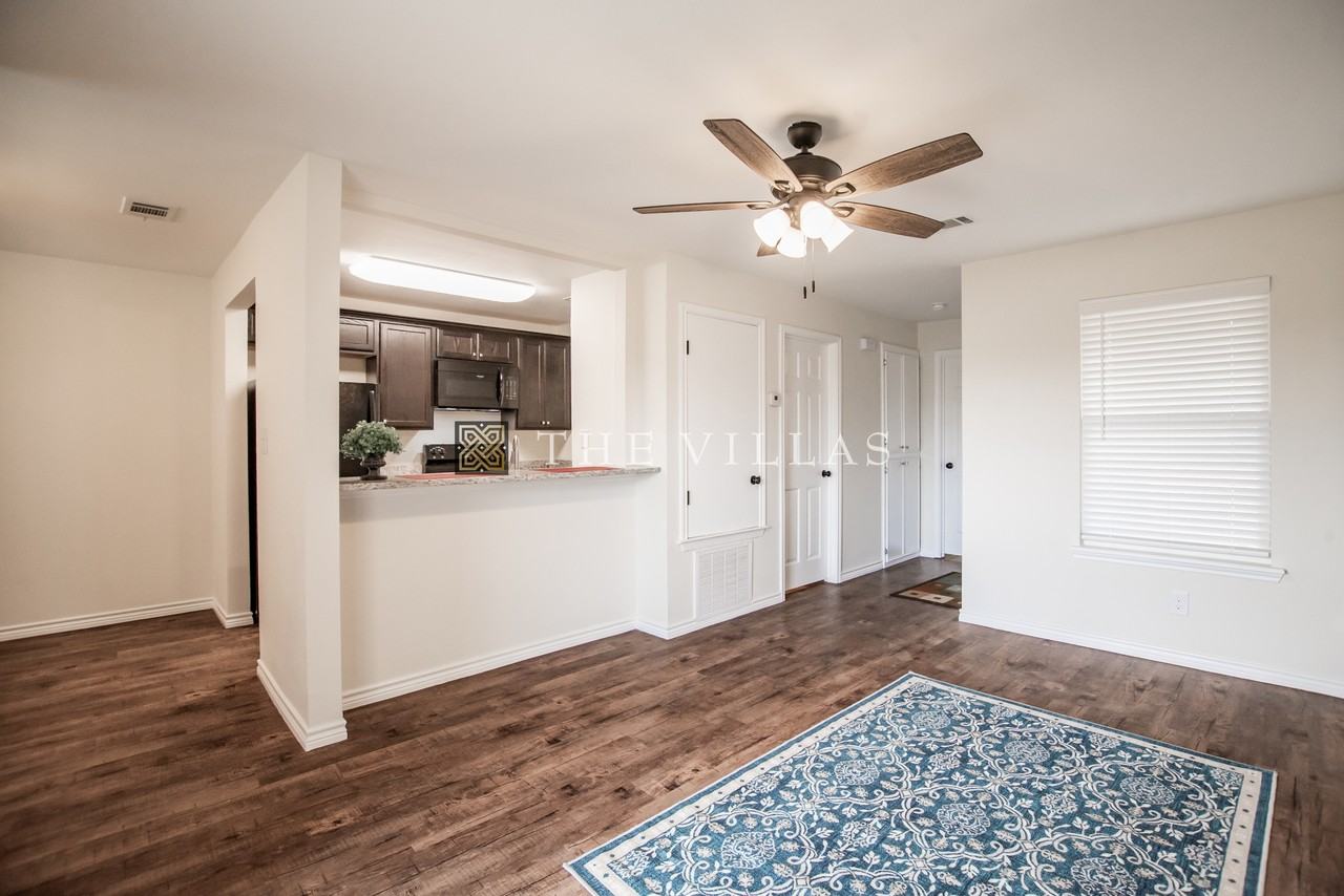 111 Costa Del Oro St - Photo 2 of 20