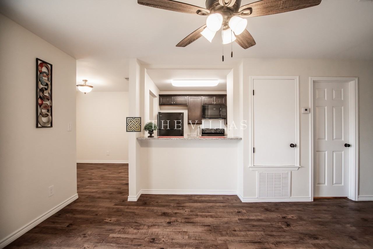 111 Costa Del Oro St - Photo 4 of 20