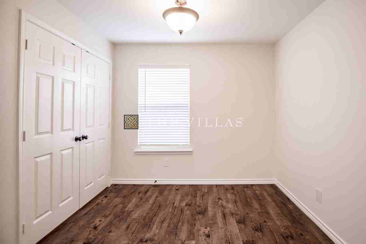 111 Costa Del Oro St - Photo 5 of 20