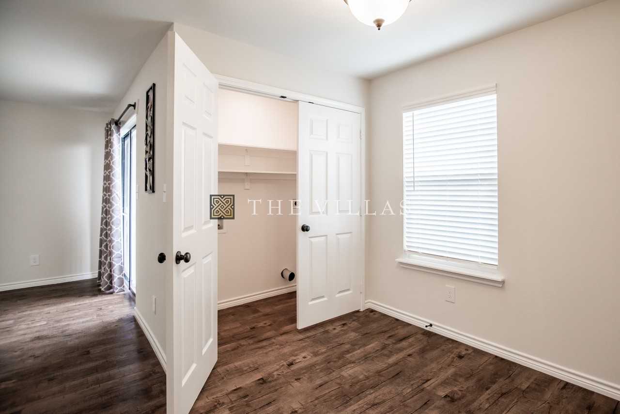 111 Costa Del Oro St - Photo 6 of 20