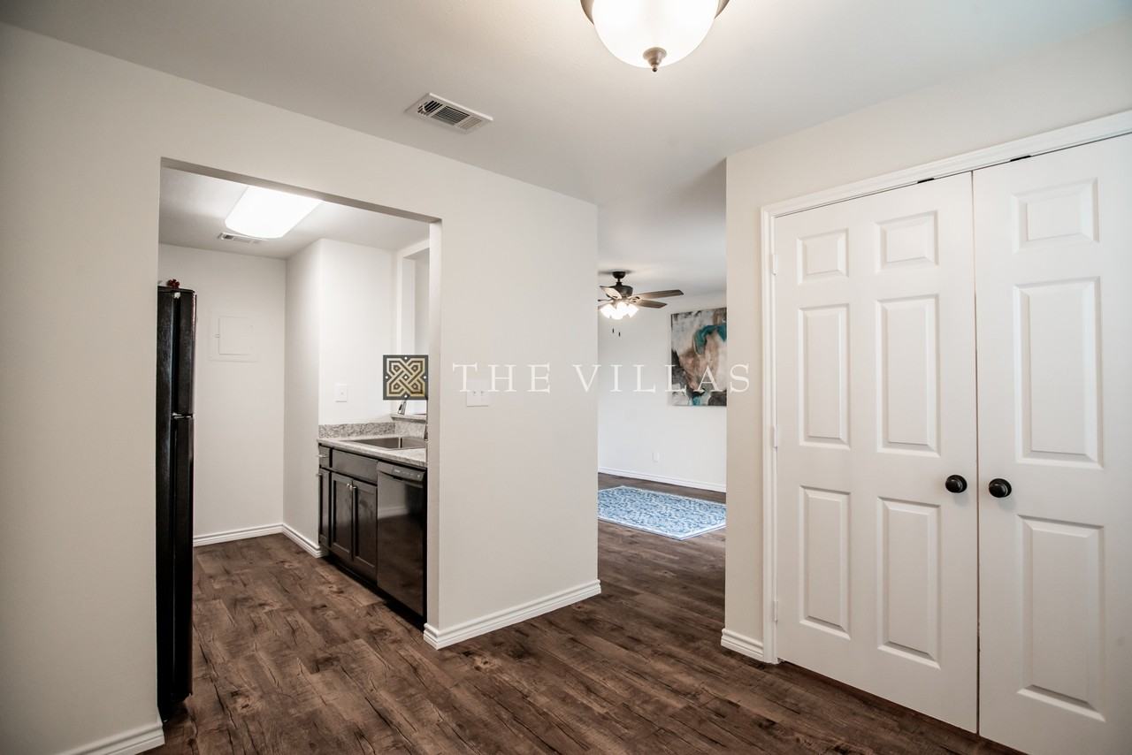 111 Costa Del Oro St - Photo 7 of 20