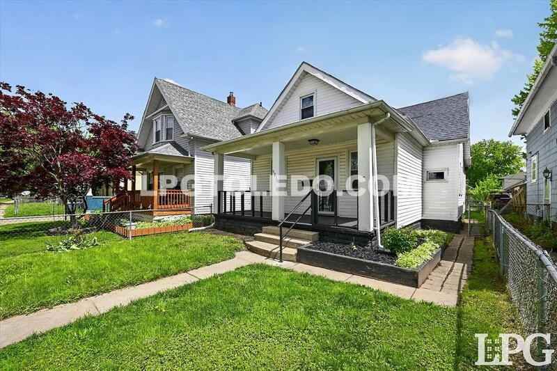 921 Berry St - Photo 4 of 36