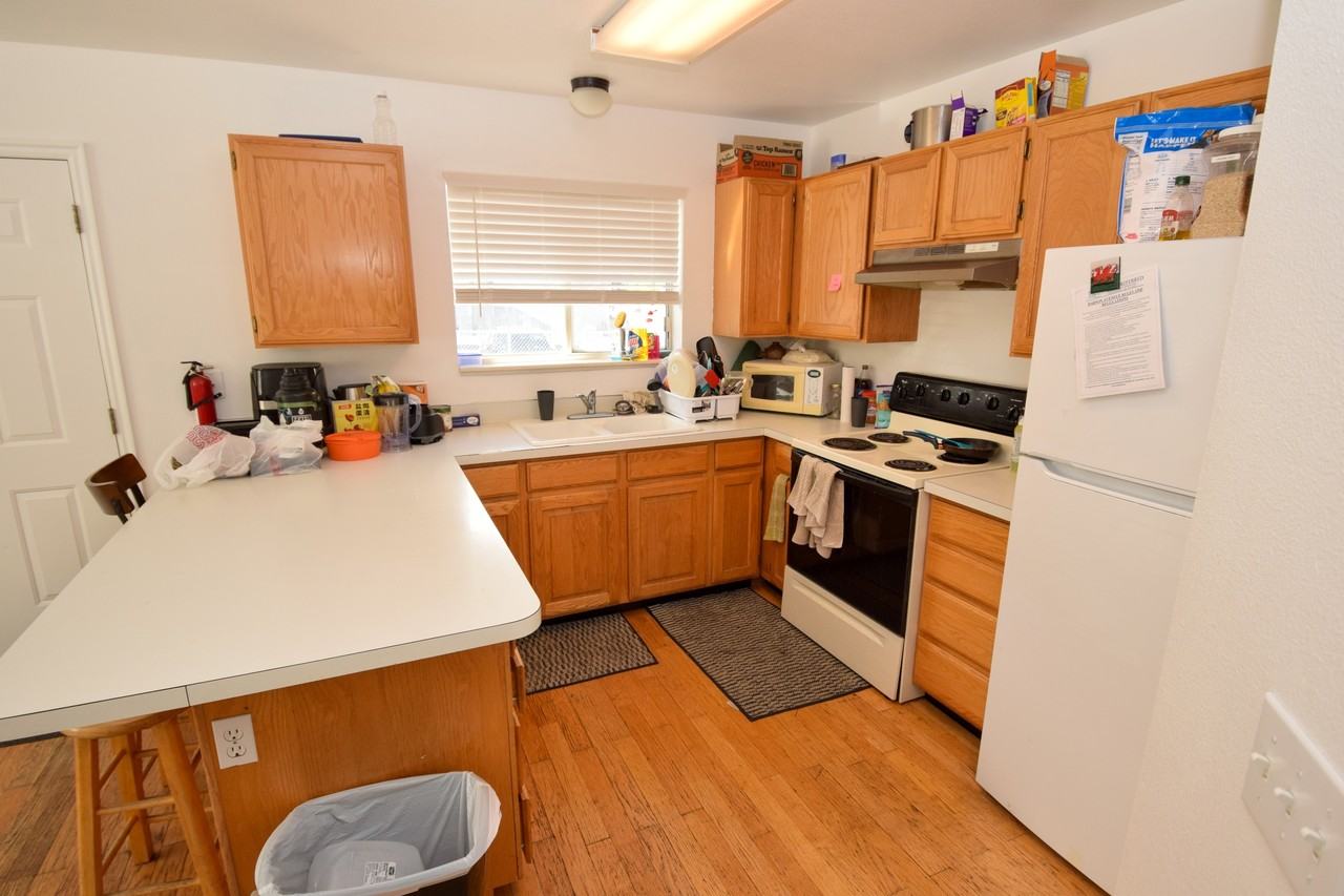 686 1/2 Darwin Avenue - Photo 4 of 18