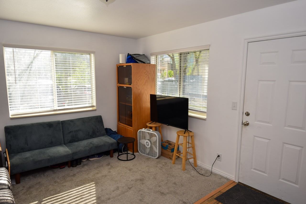 686 1/2 Darwin Avenue - Photo 6 of 18