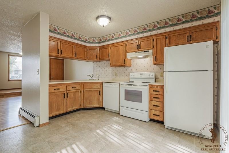 1305 Wellington Ave - Photo 2 of 7