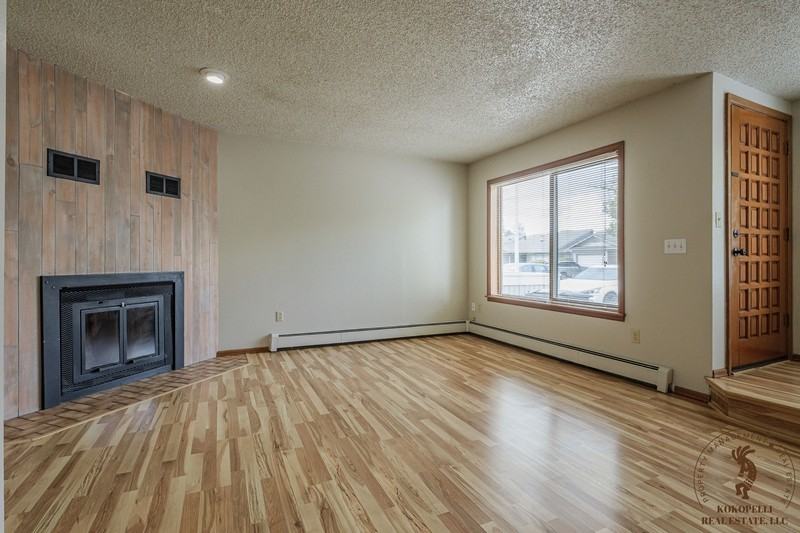 1305 Wellington Ave - Photo 4 of 7