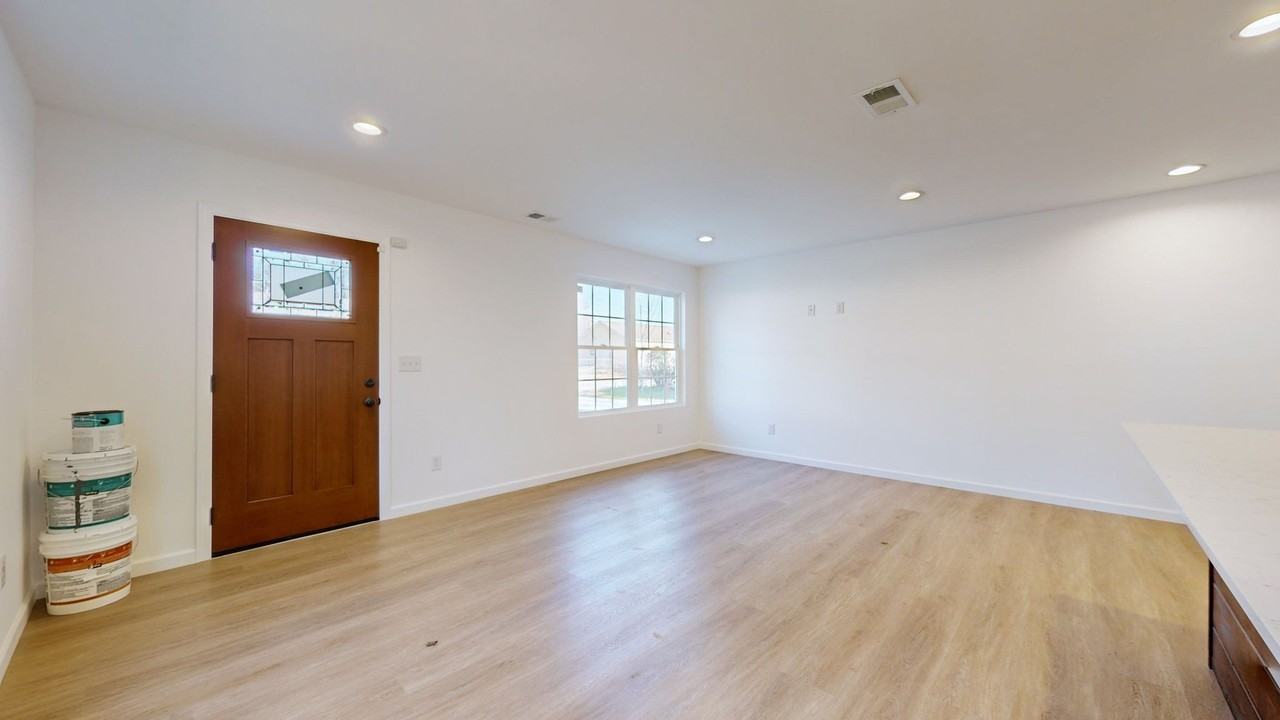 538 E State St #1 - Photo 3 of 27