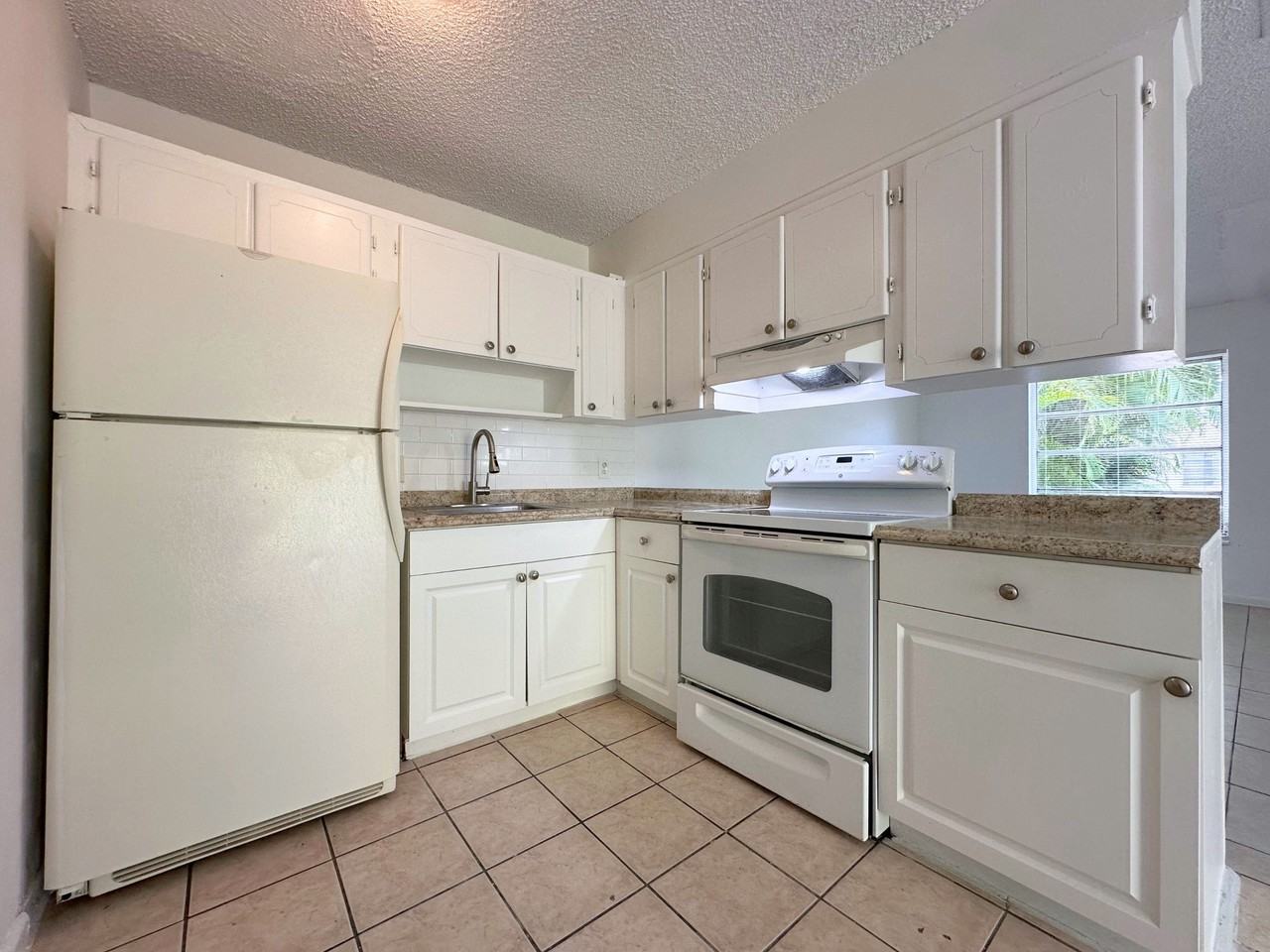 4800 Serafica Drive - Photo 5 of 18