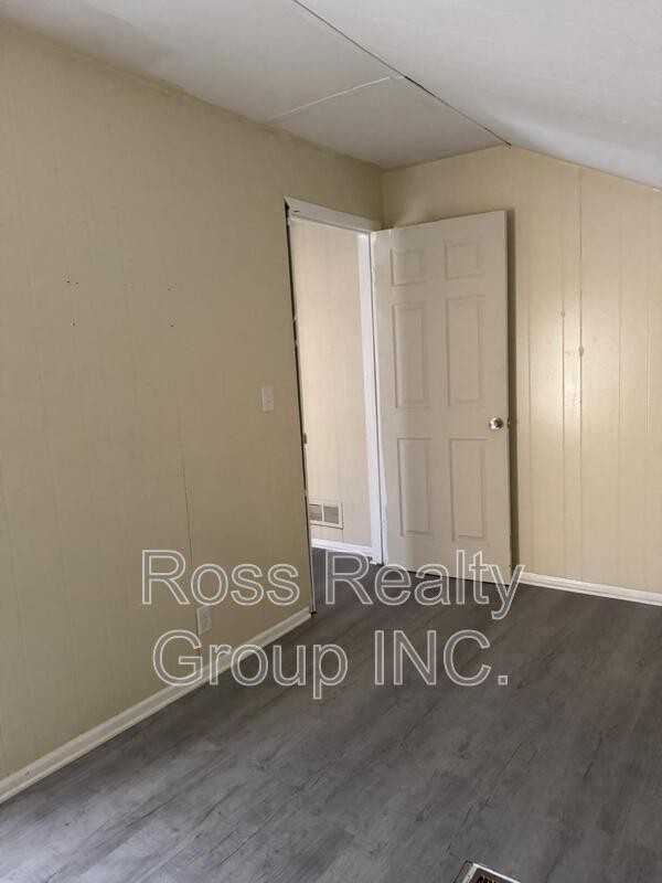 1420 Addington Rd - Photo 5 of 9