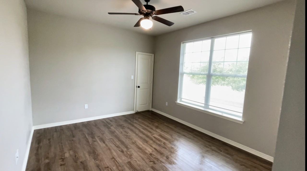 1316 Cordell Street - Photo 6 of 11