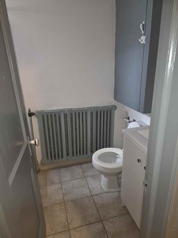 7TH STREET APARTMENTS - Photo 3 of 11