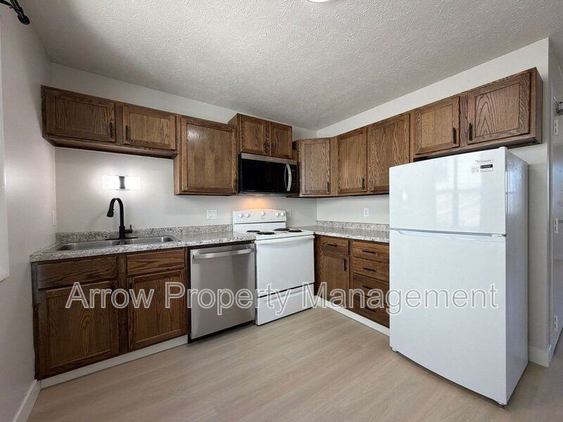 3609 N 60th St #7 - Photo 3 of 10