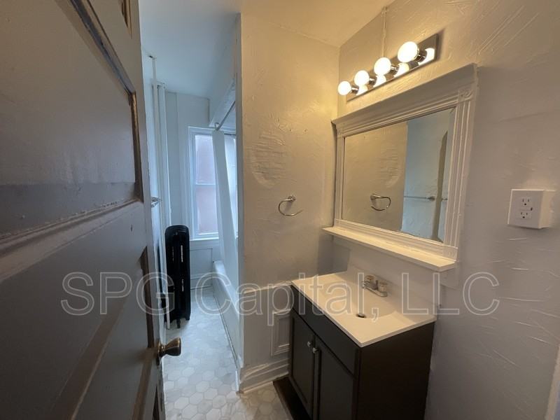 901 W King St - Photo 3 of 10