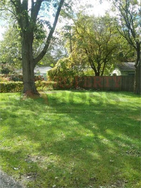 934 Henry St - Photo 3 of 9