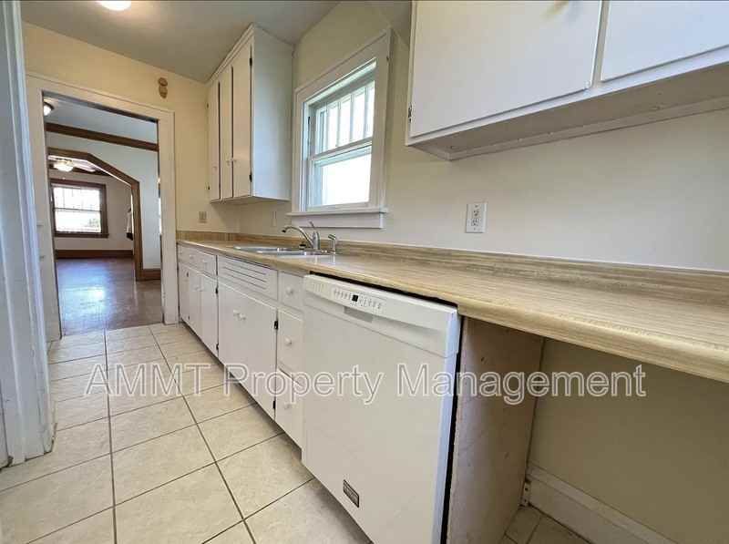 421 19th St Ne - Photo 3 of 28
