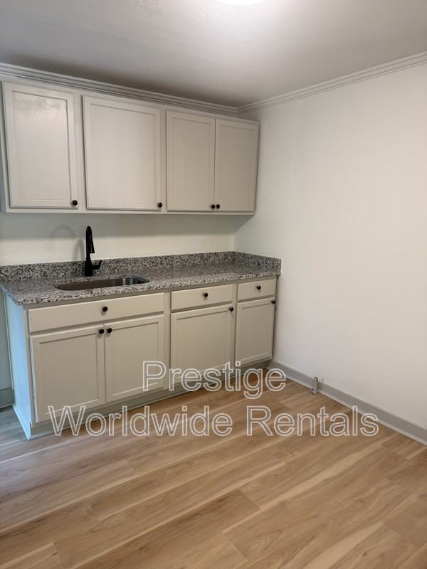 1051 43rd St - Photo 3 of 6