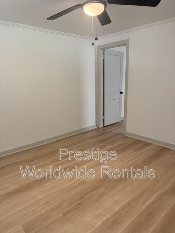 1051 43rd St - Photo 4 of 6