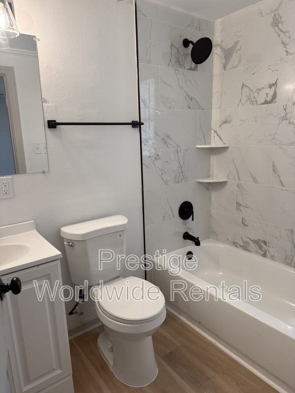 1051 43rd St - Photo 6 of 6