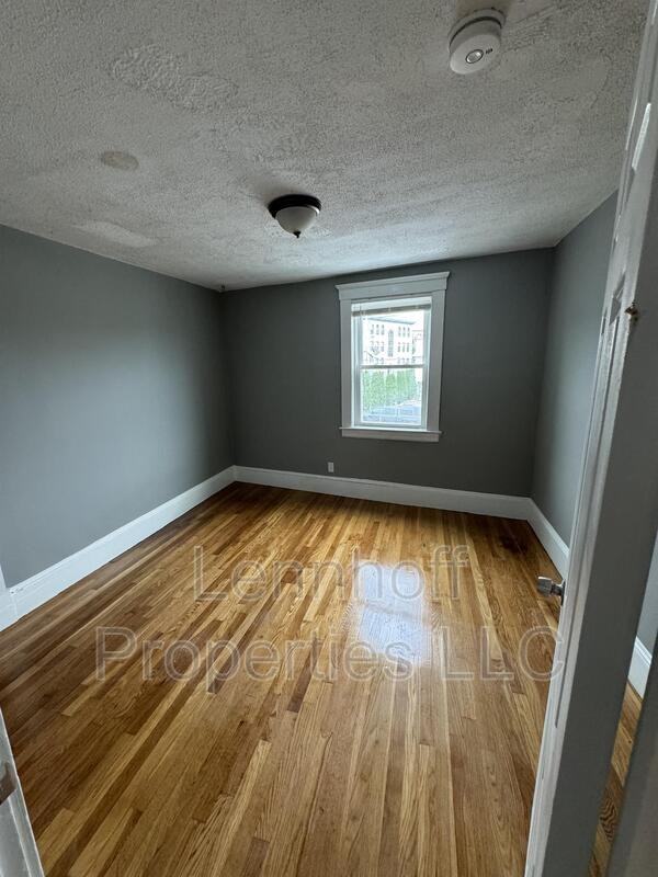 19 Union St - Photo 7 of 11
