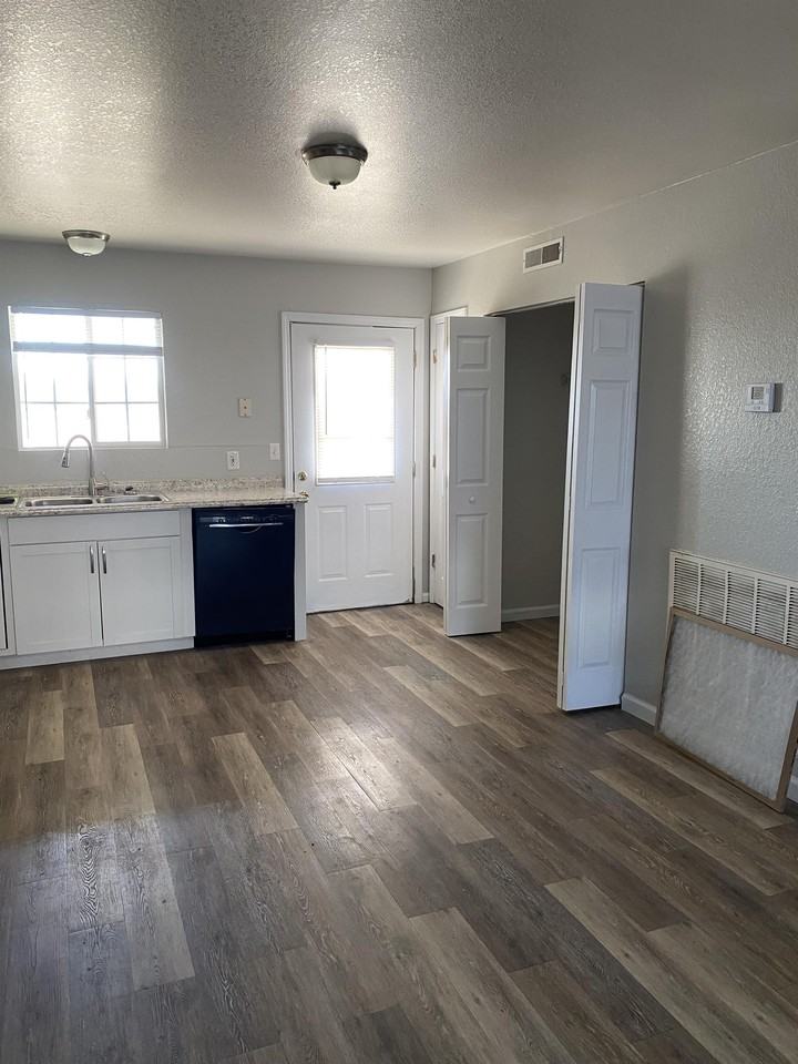 1350 West Carlson Lane - Photo 7 of 50