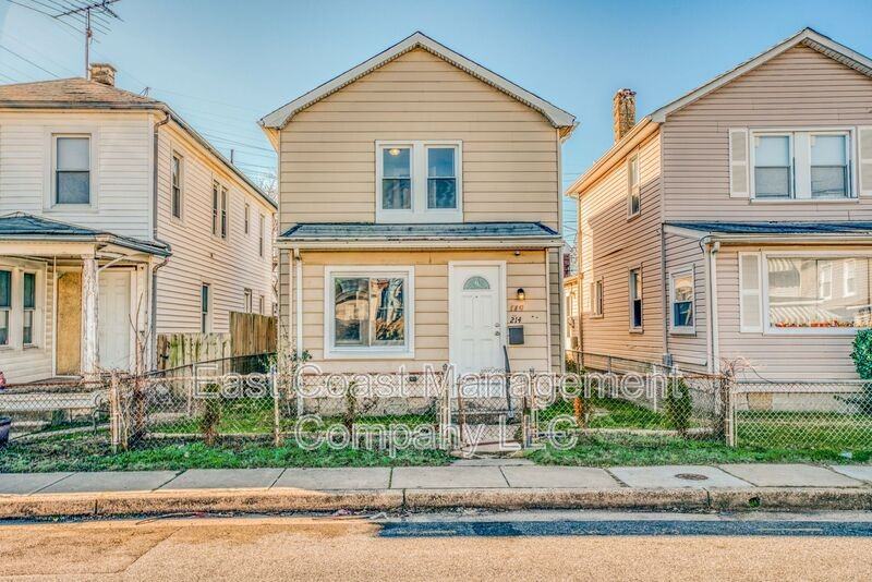 214 Center St - Photo 3 of 47