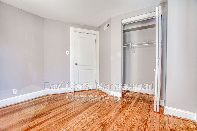 214 Center St - Photo 5 of 47