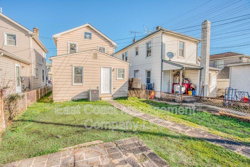 214 Center St - Photo 7 of 47