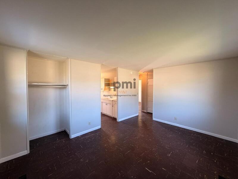 3001 Oakdale Ave - Photo 4 of 14
