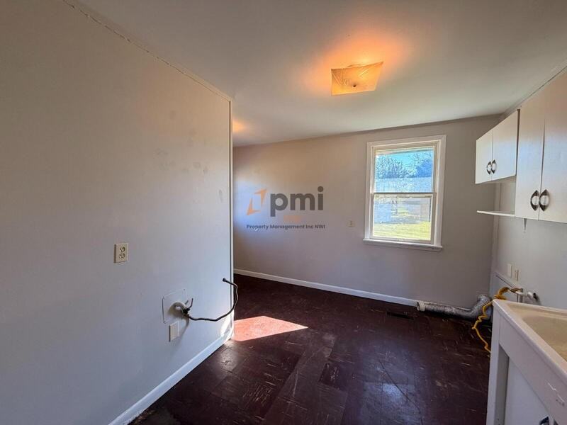 3001 Oakdale Ave - Photo 7 of 14