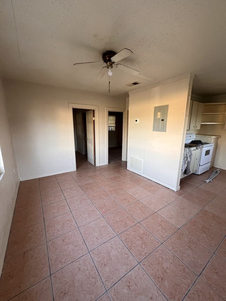 808 Johnson Street - Photo 4 of 18