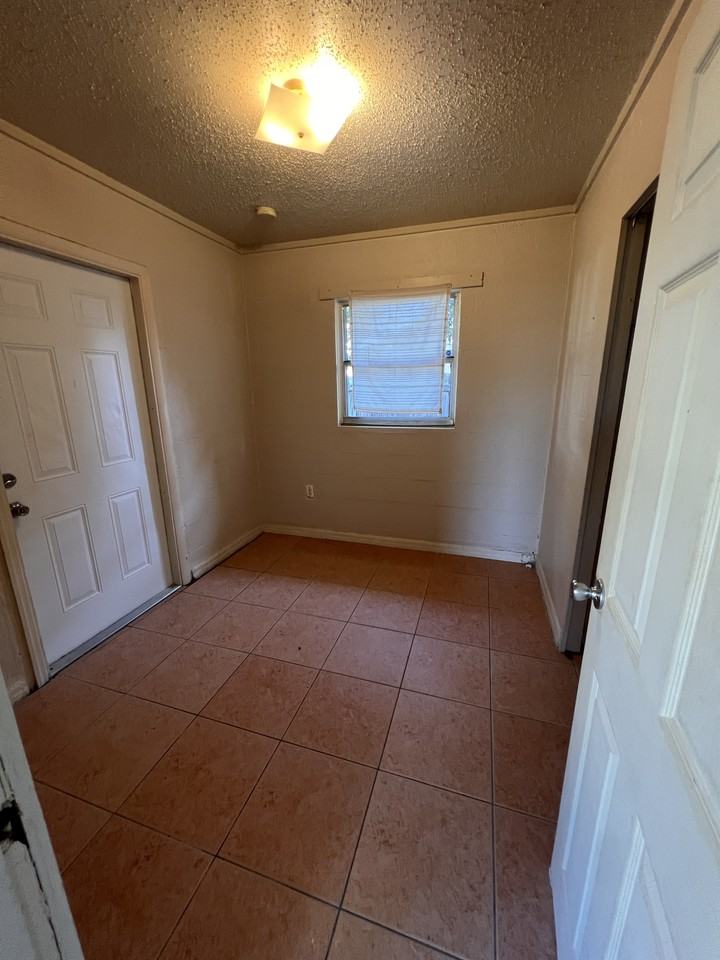 808 Johnson Street - Photo 5 of 18