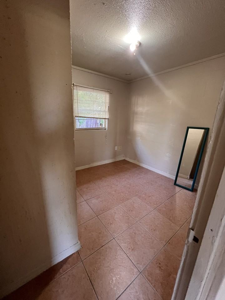 808 Johnson Street - Photo 6 of 18