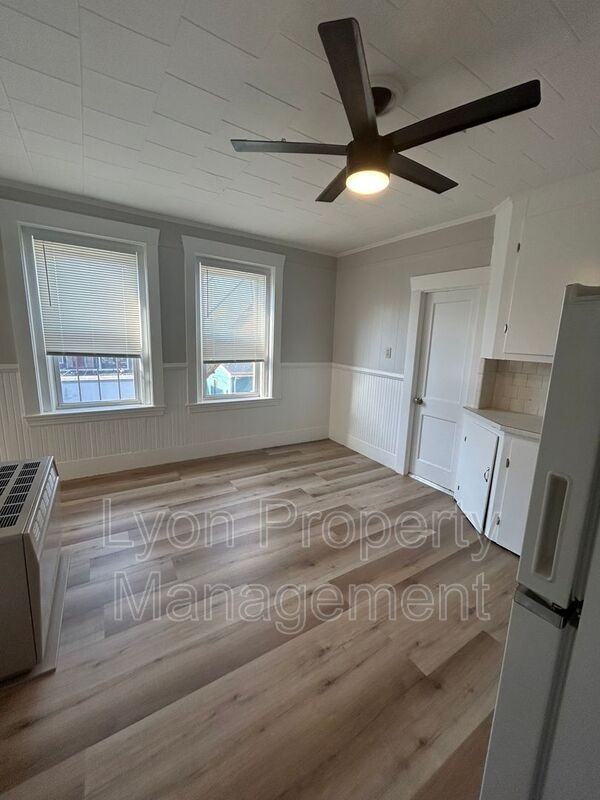 415 Main St #5 - Photo 4 of 14