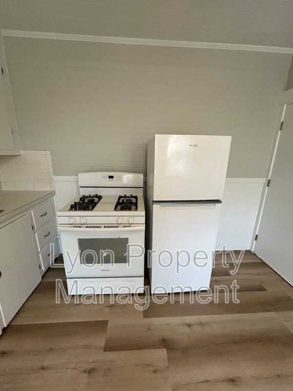 415 Main St #5 - Photo 6 of 14